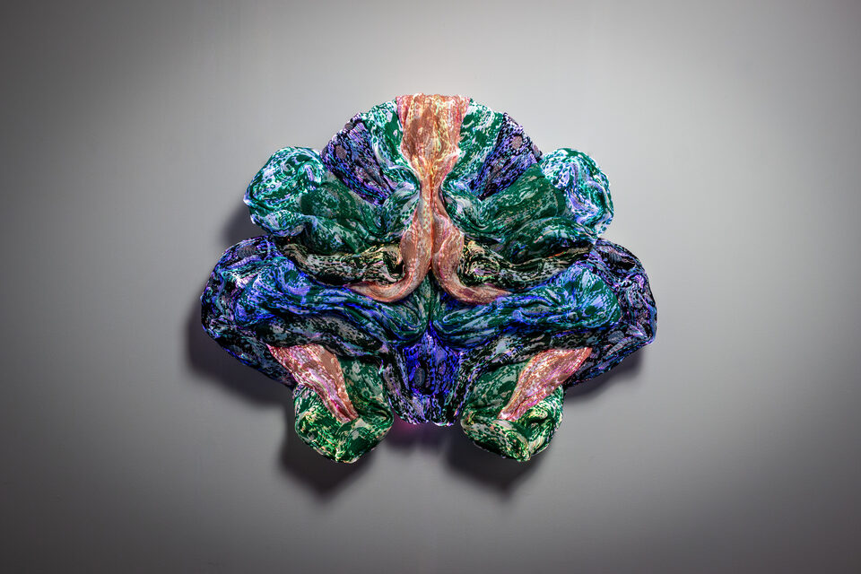 The artwork Andetag no. 15, textile sculpture in soft ambient light.