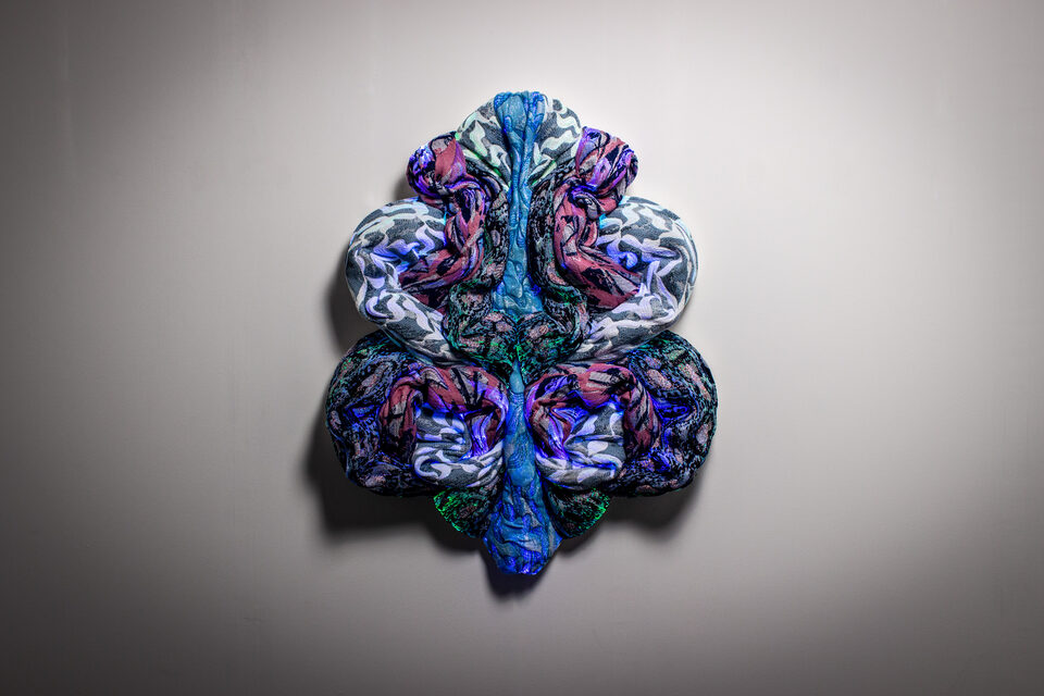 The artwork Andetag no. 17, textile sculpture in soft ambient light.