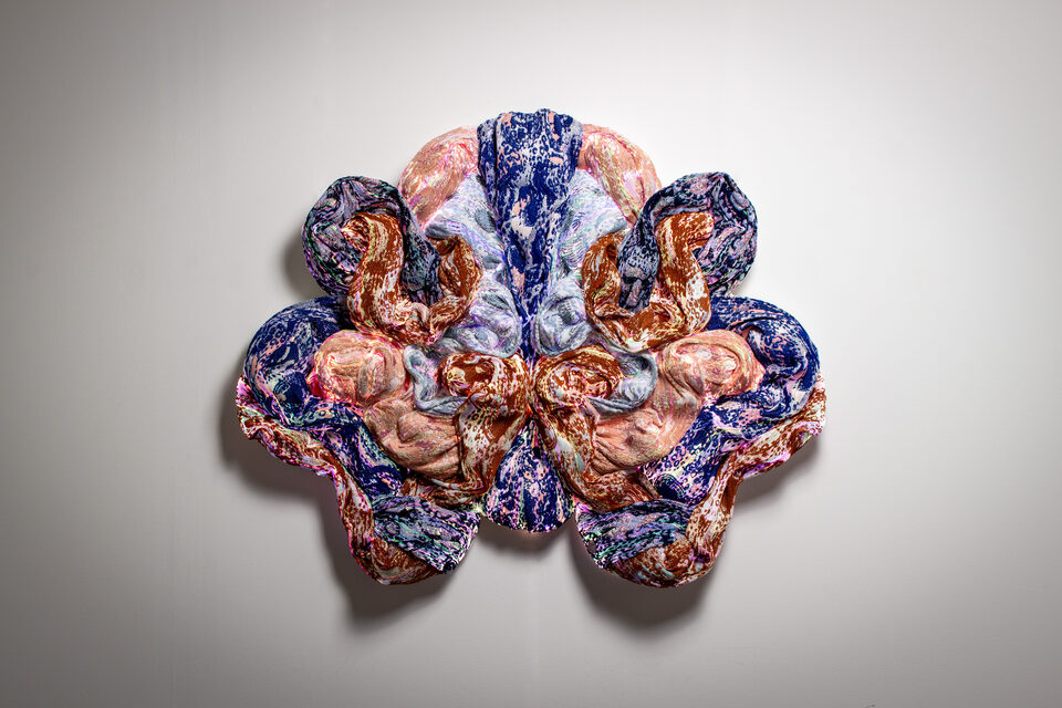 The artwork Andetag no. 19, textile sculpture in soft ambient light.