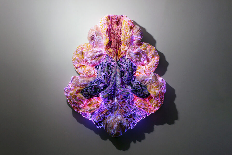 The artwork Andetag no. 2, textile sculpture in soft ambient light.
