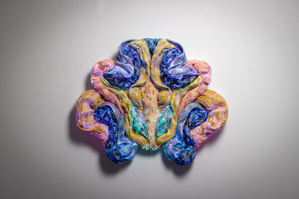The artwork Andetag no. 20, textile sculpture in soft ambient light.