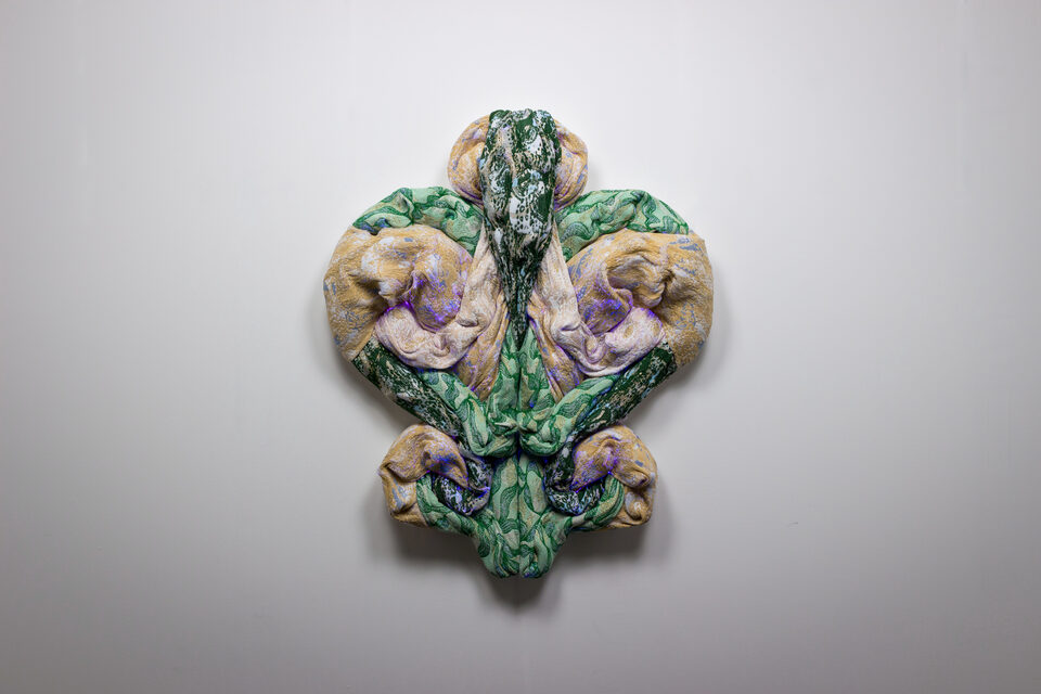 The artwork Andetag no. 21, textile sculpture in spotlight.