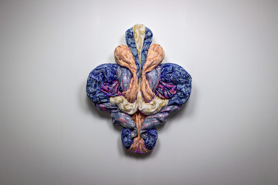 The artwork Andetag no. 25, textile sculpture in spotlight.