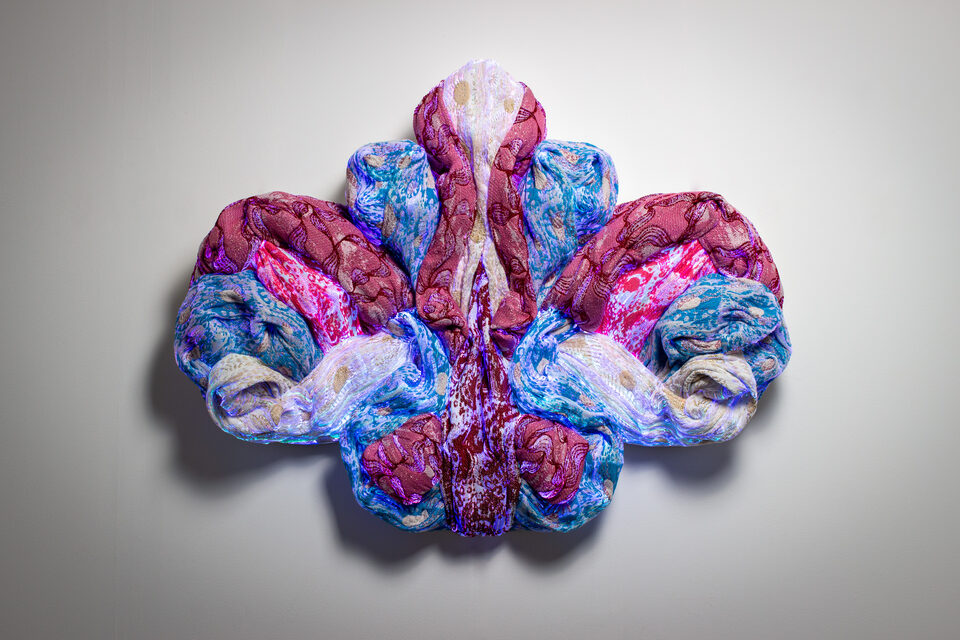 The artwork Andetag no. 26, textile sculpture in soft ambient light.