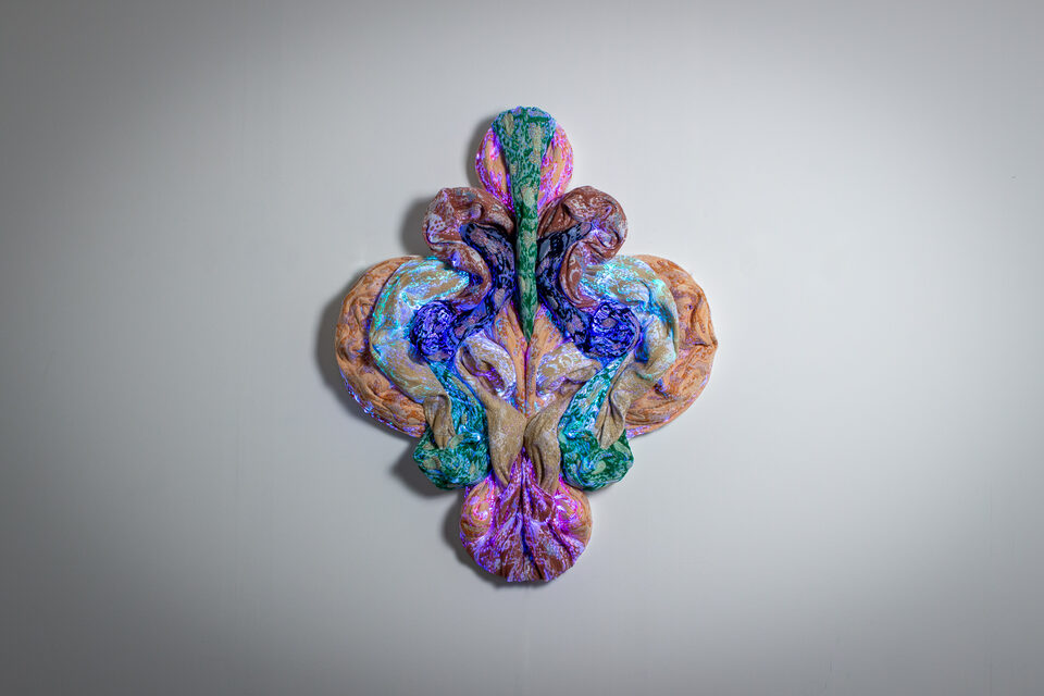 The artwork Andetag no. 31, textile sculpture in soft ambient light.
