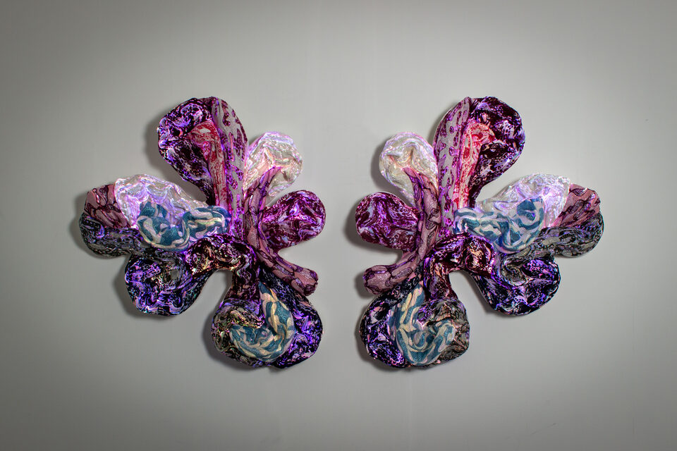 The artwork Andetag no. 40, textile sculpture in soft ambient light.