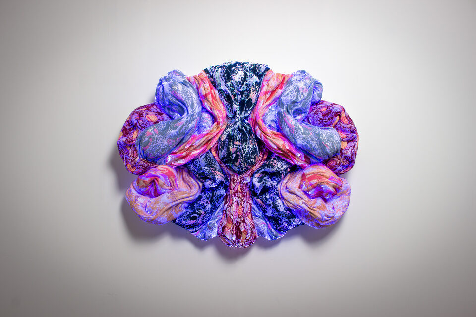 The artwork Andetag no. 8, textile sculpture in soft ambient light.